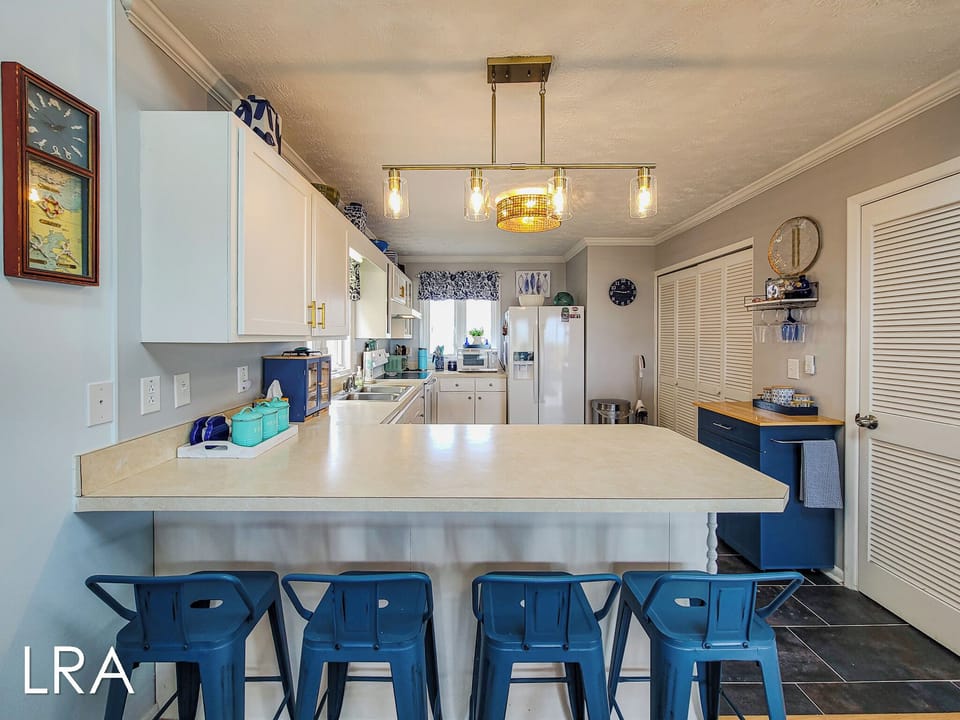 Kitchen Bar - 23
