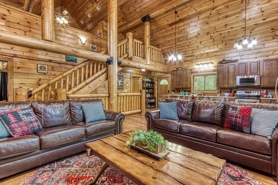 The Lodge at Glades' cozy living area