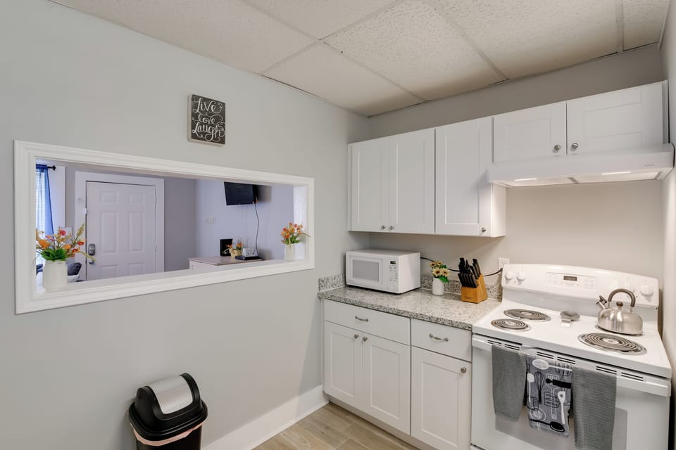 Kitchen | Cooking Basics | Dishware & Flatware | Trash Bags | Paper Towels