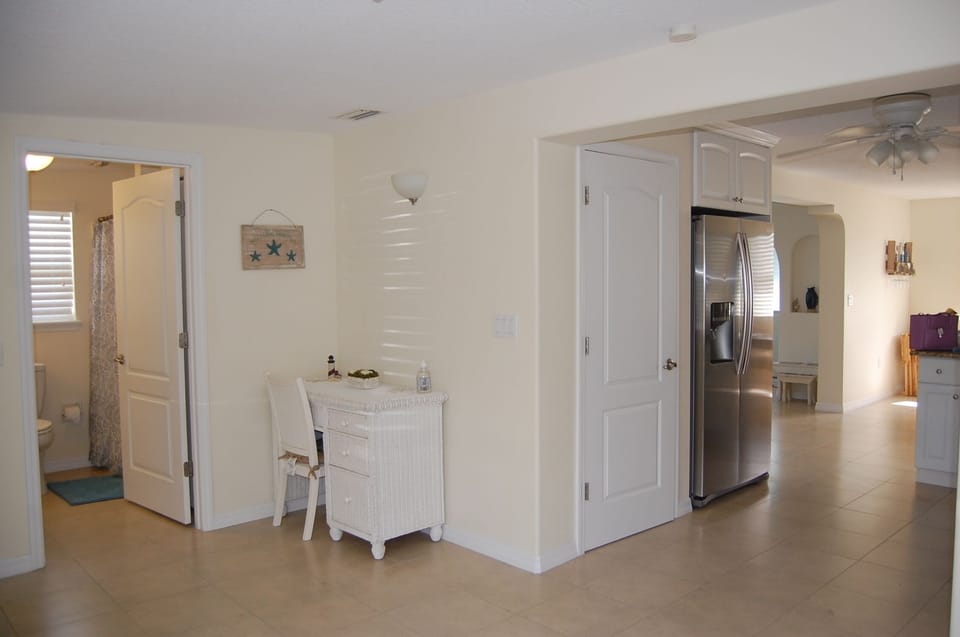 Sun room off kitchen with small desk, sleeper sofa and 2 bathroom 