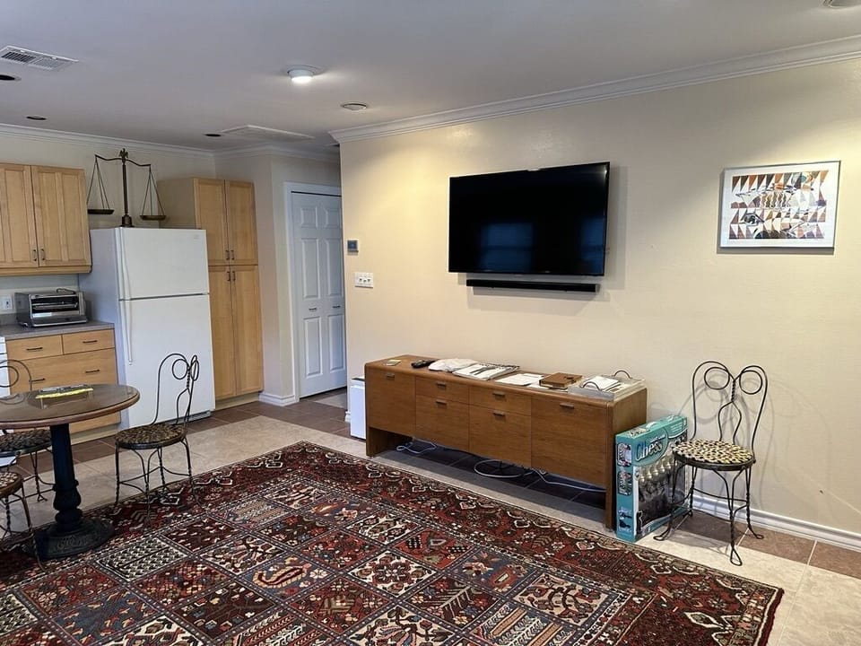 sitting area with TV.