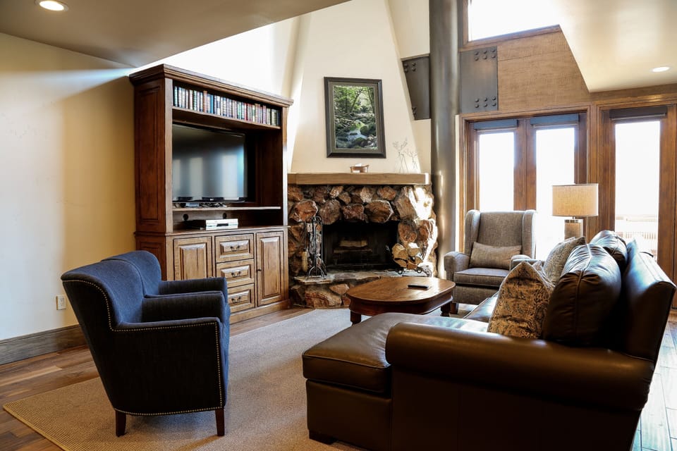 Living Room, Room, Indoors, Furniture, Couch