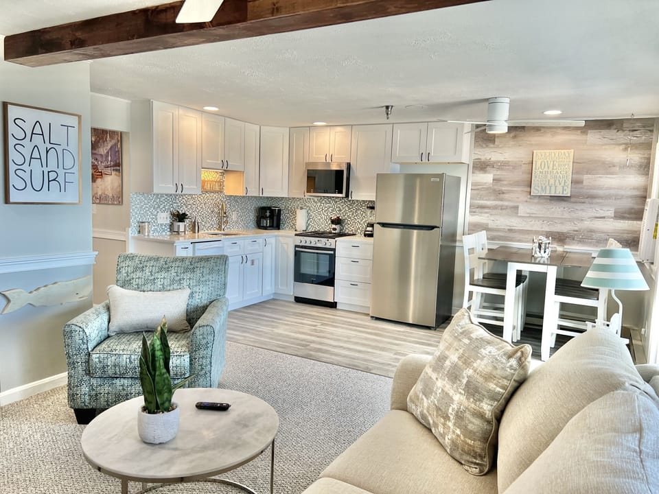 Open concept living room/ kitchen