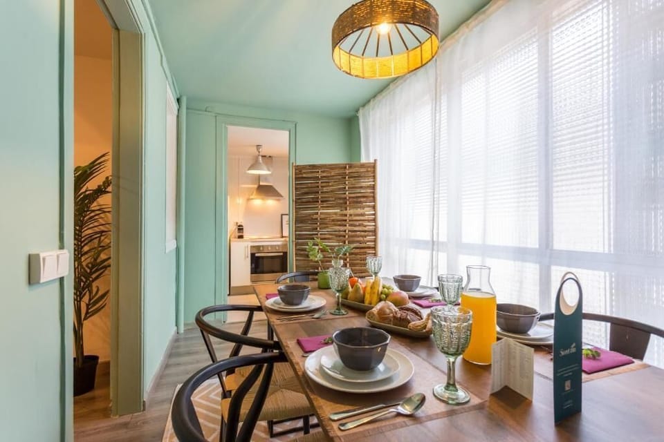 Unit 2: 4 bedrooms +2 bathrooms