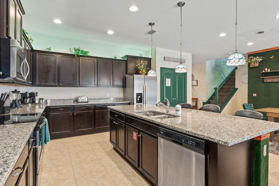 Full Size Kitchen