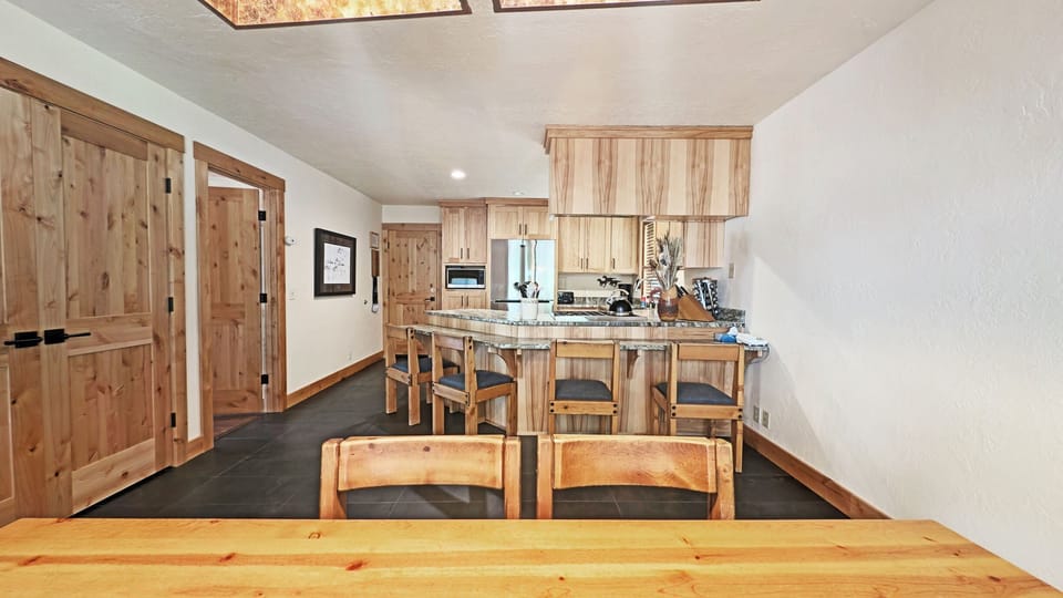 East Butte 14 Dining and Kitchen