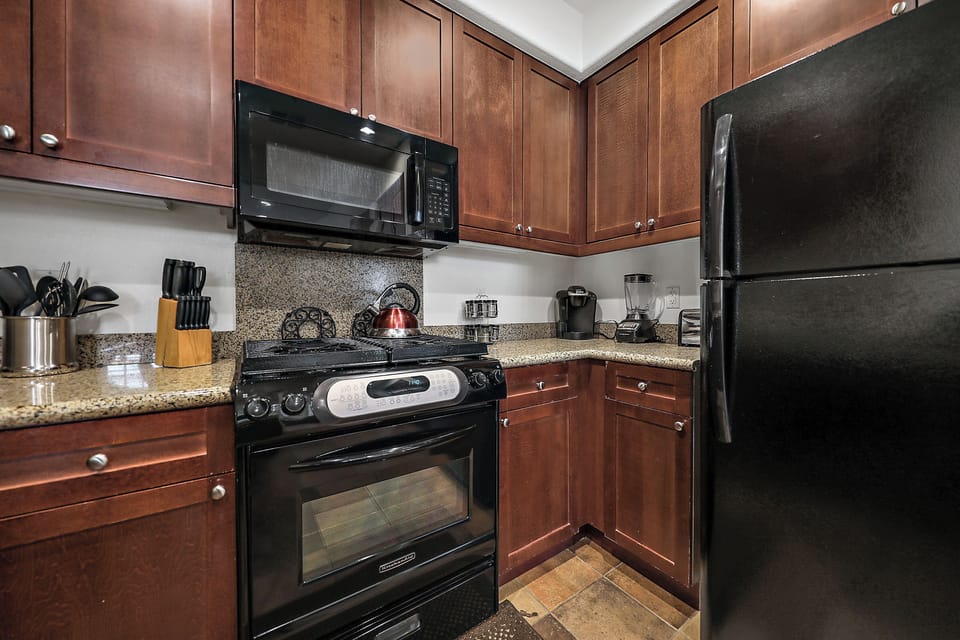 Full kitchen
