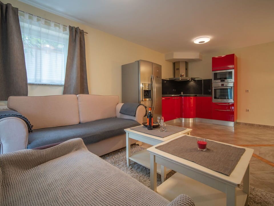 Table, Furniture, Property, Couch, Wood, Comfort, Table Tennis Racket, Interior Design, Window, Floor