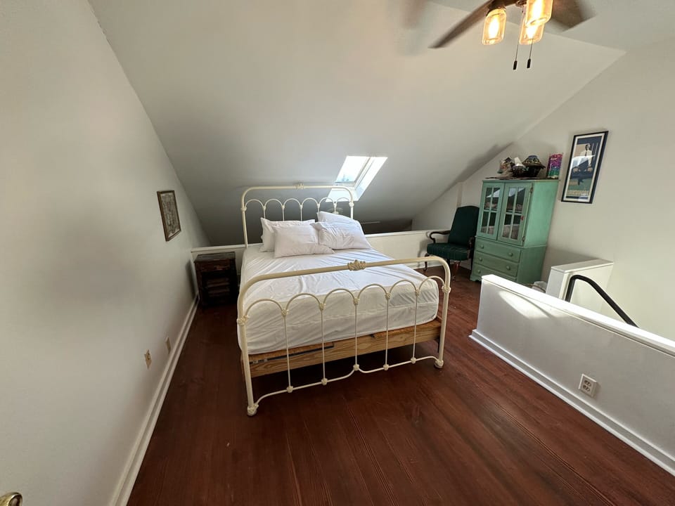 Upstairs secondary queen bedroom