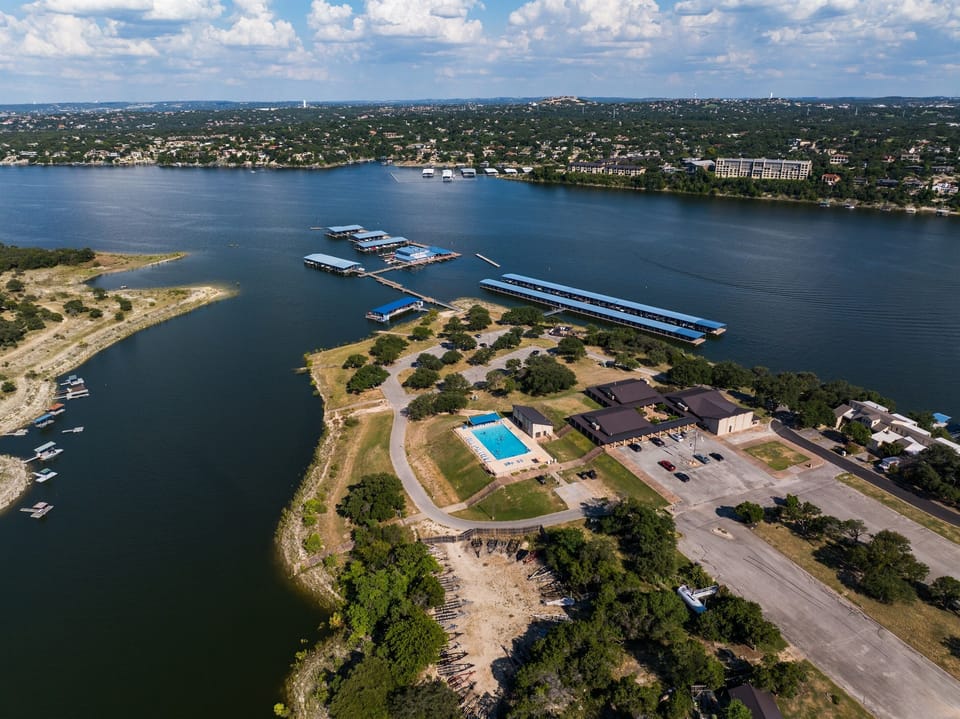 Junior Olympic-size pool located next to the gym and library, just up the hill from Captain Pete’s floating restaurant. Guest key fob required for access.