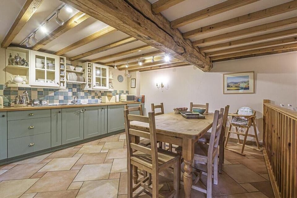 Kitchen & dining area: Dine under the ancient beams. High chair unavailable