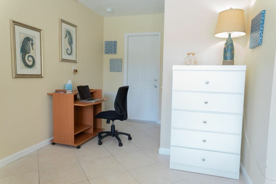 Desk area in bedroom 4