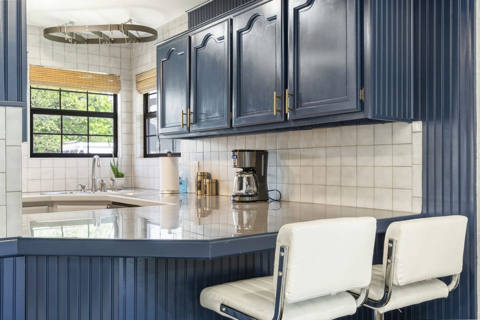 Kitchen bar with two chairs