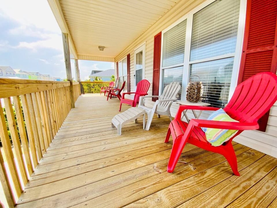 Upper Level Covered Porch