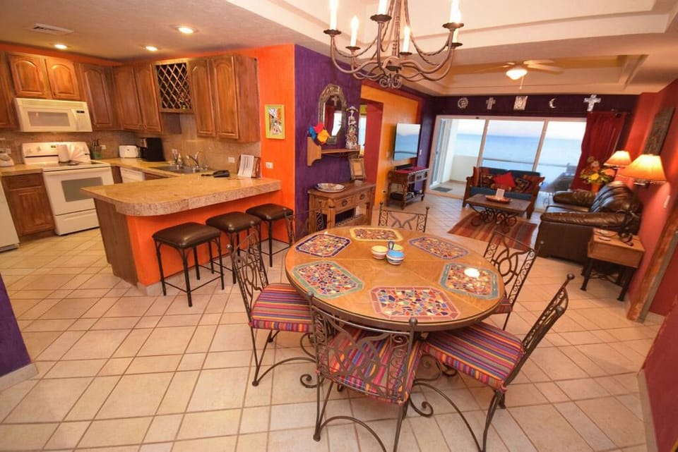 Table for 6 + 3 counter stools
6o2 456 4111 ParadiseInPenasco,c0m