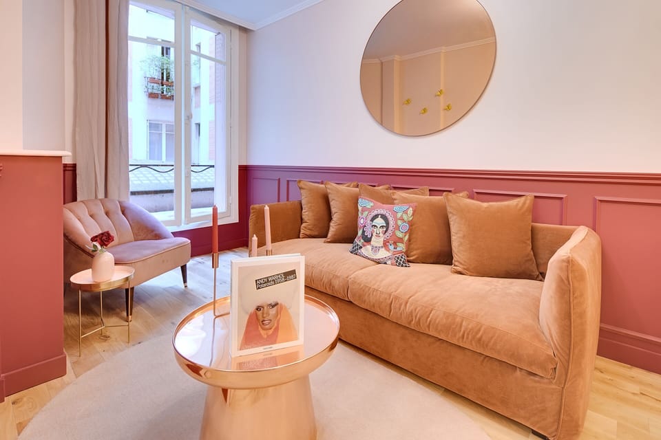 Living Room / Lounge