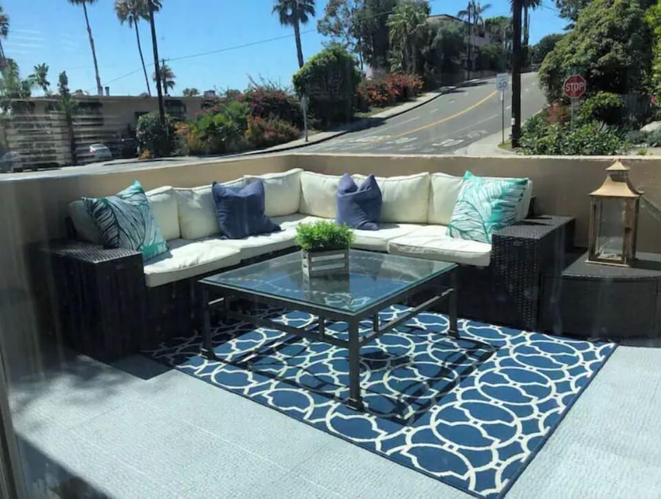 Outdoor Deck - 2nd level 