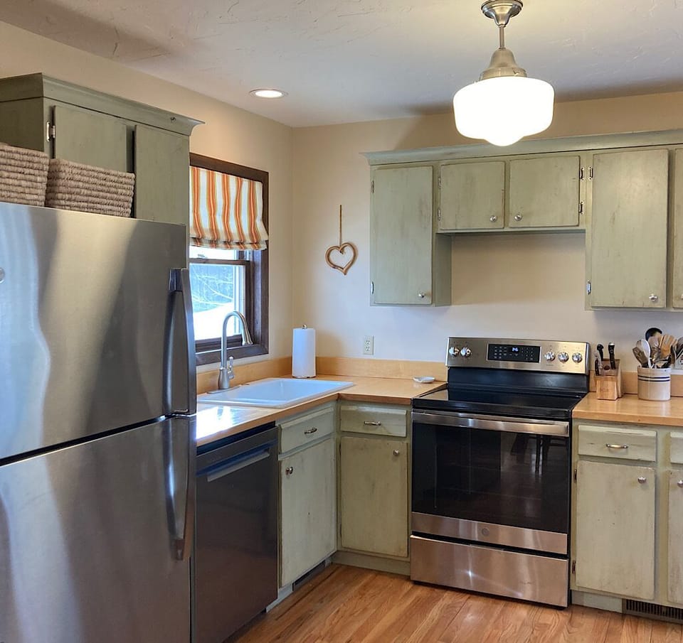 Kitchen well equipped for all cooking needs!