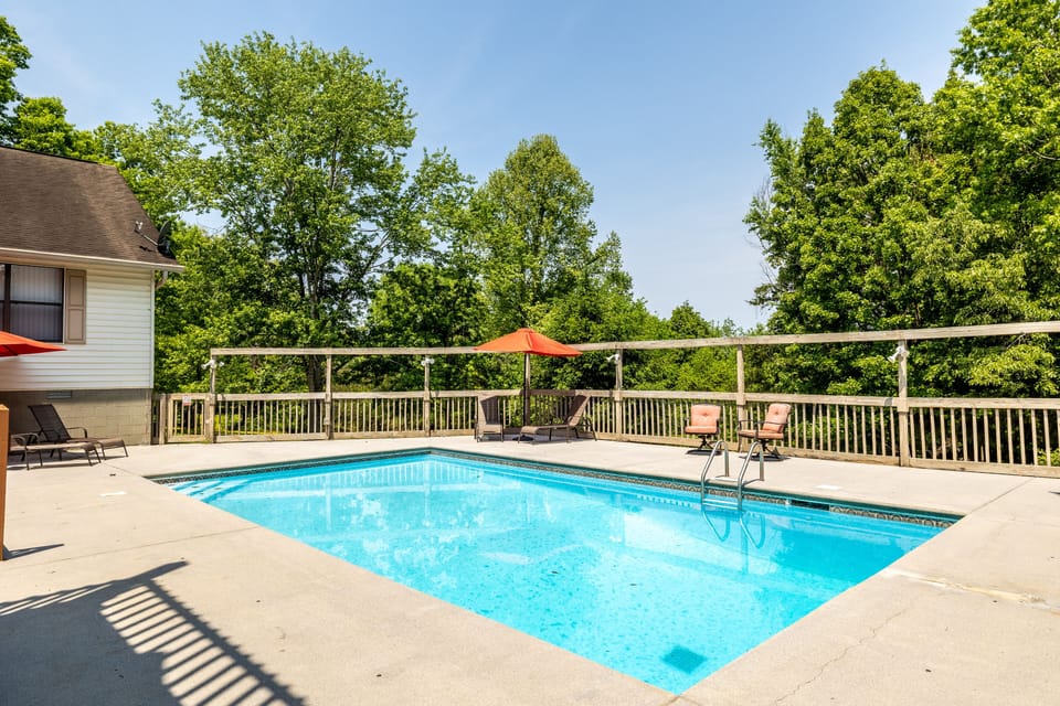 Access to swimming pool (open mid-April thru mid-Sept.)