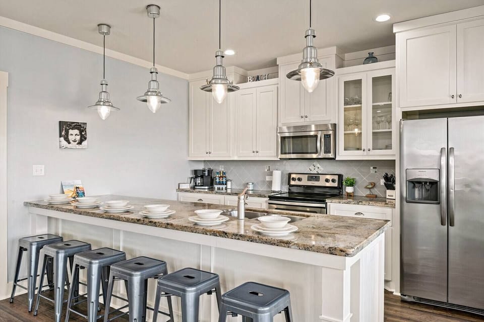 Beautiful Kitchen with stainless appliances, and all the cookware  you'll ever need!