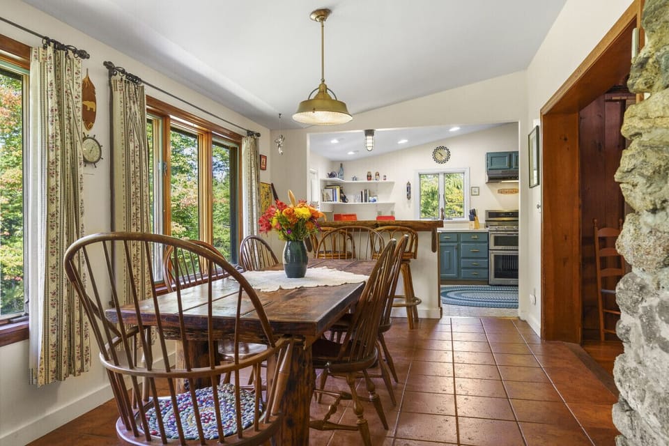 Tom Dining room into kitchen
