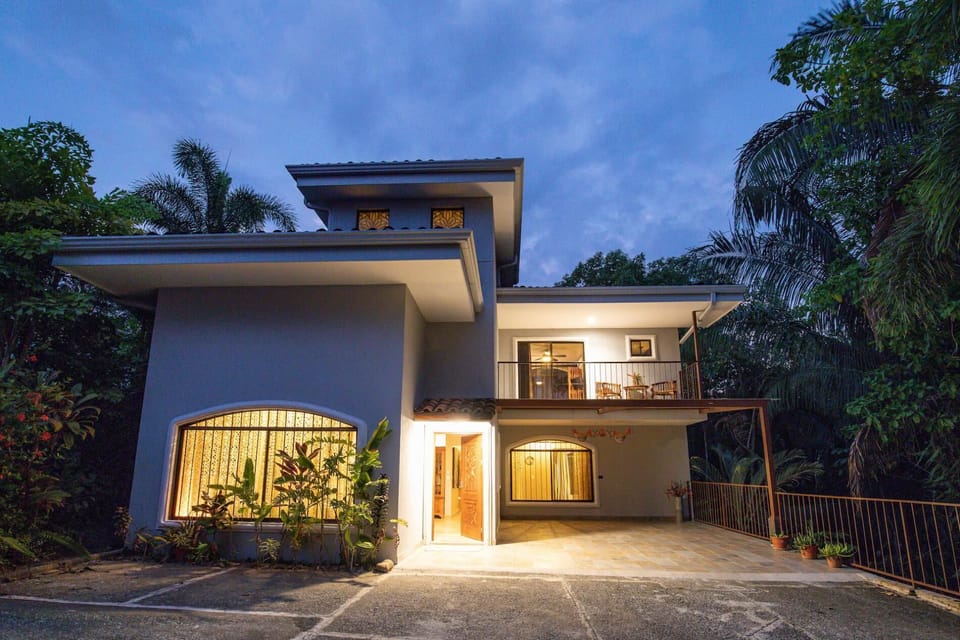 Villa Palmeras with jungle views & pool near MA (910)