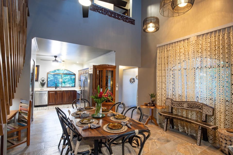 Villa Palmeras with jungle views & pool near MA (878)