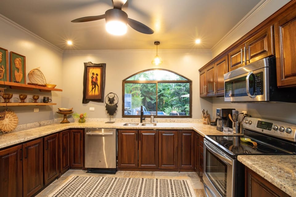 Villa Palmeras with jungle views & pool near MA (886)
