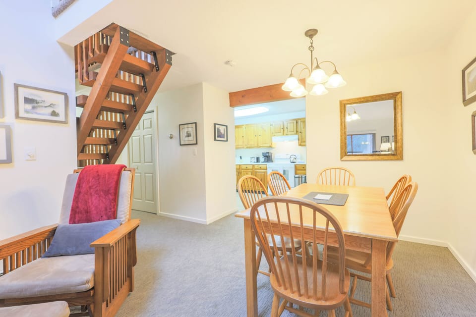 Dining area to hall