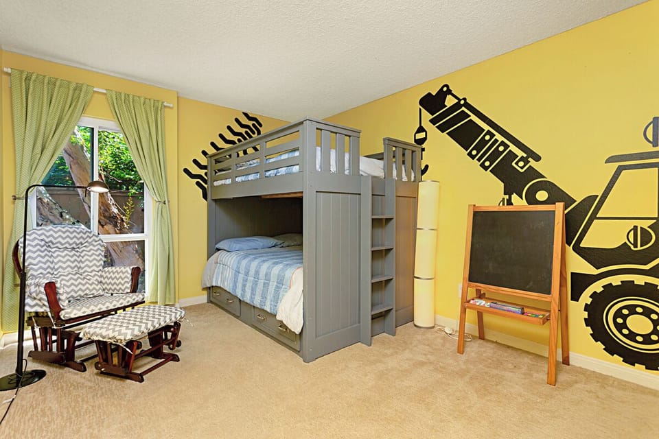 4th bedroom with full over full bunk