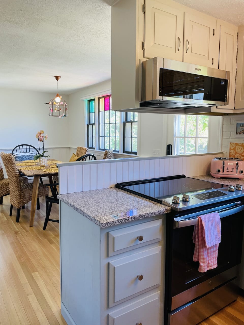 Kitchen to Dining room 