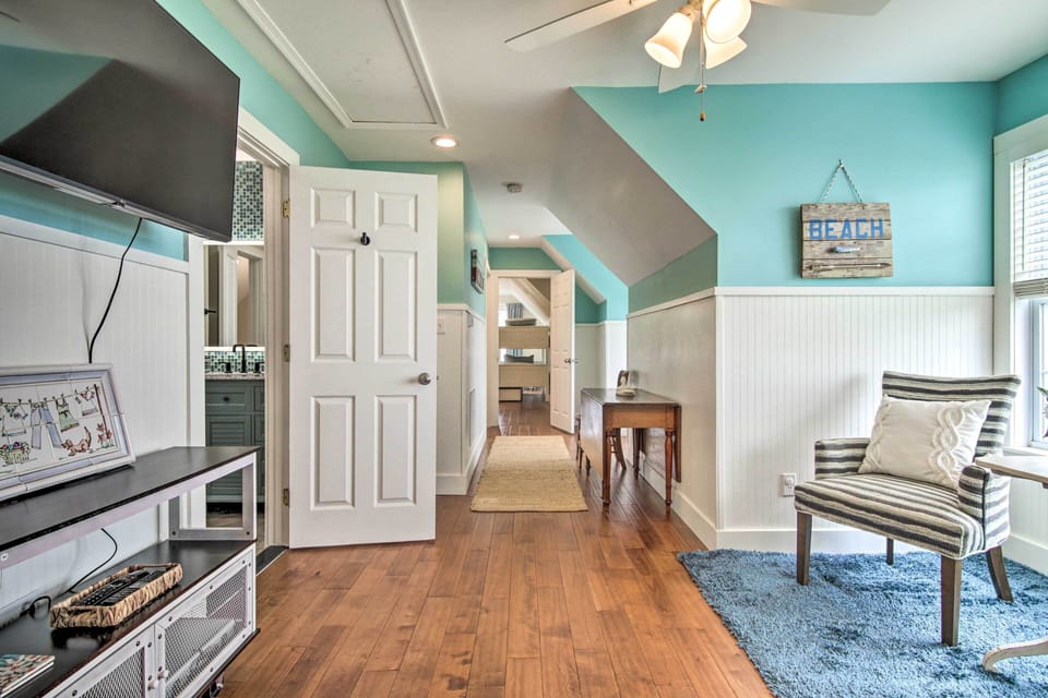 Lounge Area | Smart TV | 2nd Floor