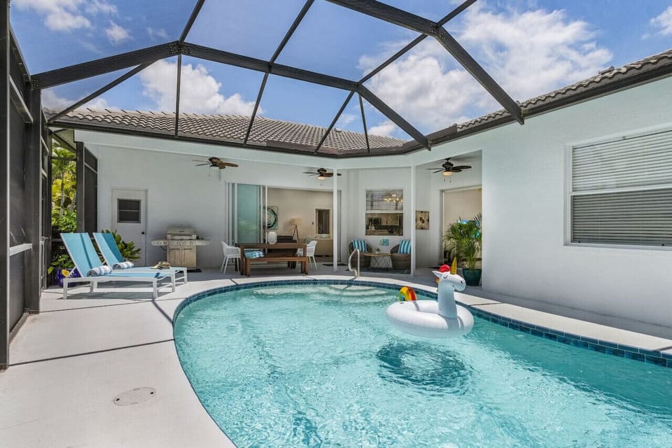 A perfect place to relax and unwind. Sit poolside with a good book or take a siesta.