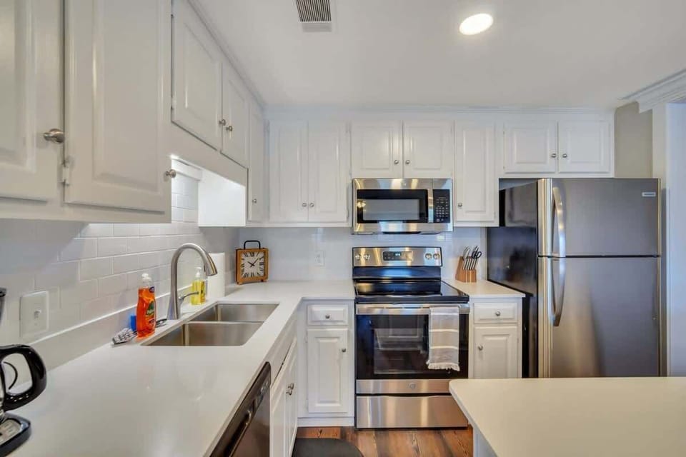 A view of the kitchen!
