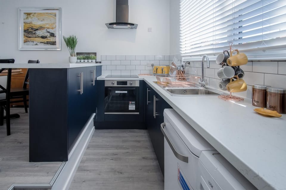 Ivy Cellar - 2 Bedroom Apartment - Tenby (10999)