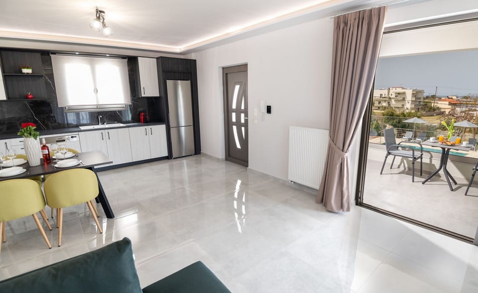 Modern apt,Huge Swimming pool,Near all amenities,Rethymno 2