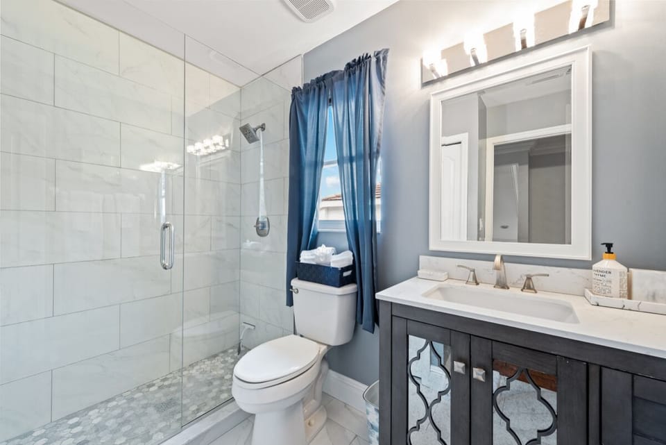 Full bath upstairs.