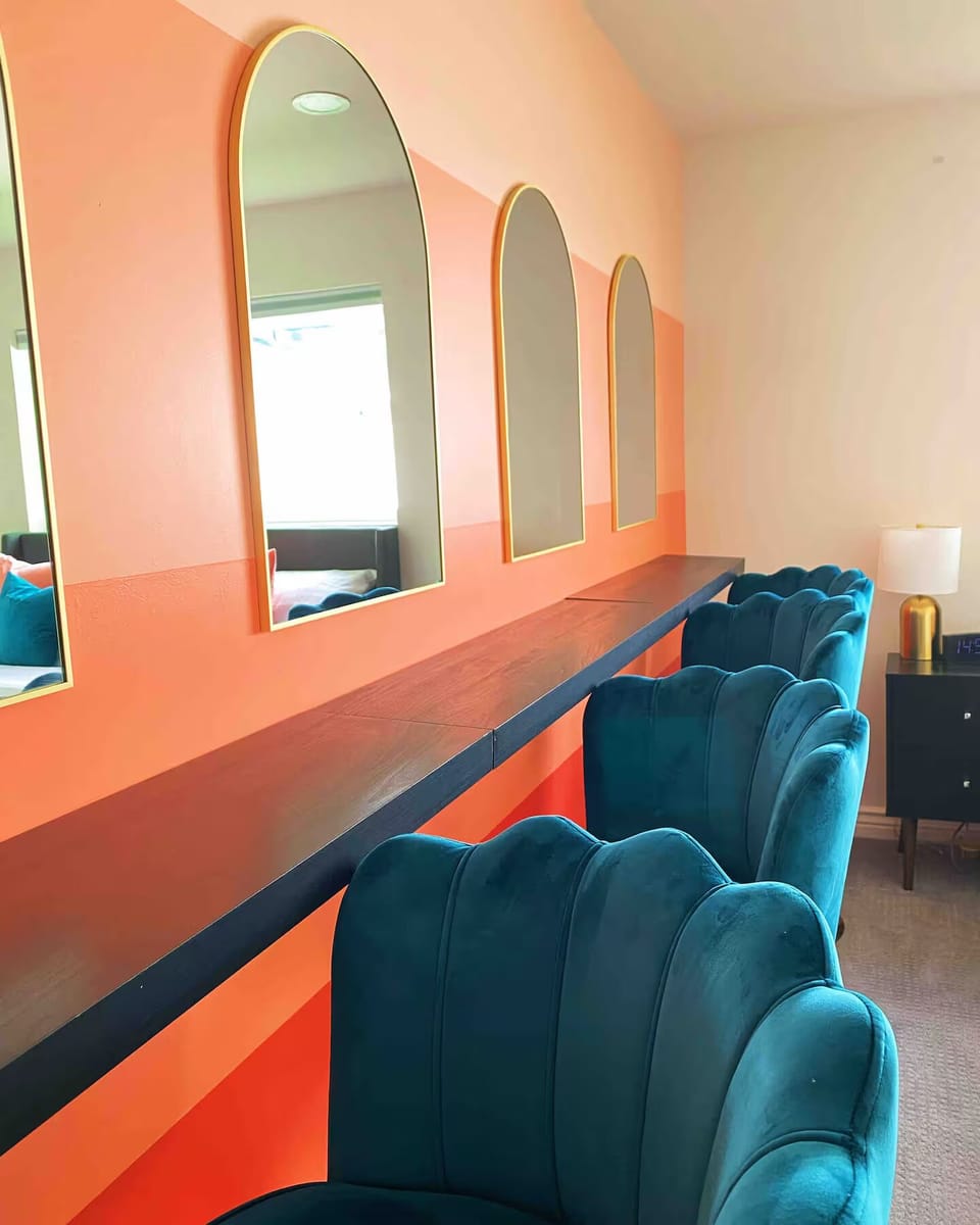 Beauty bar close-up with four seats and large mirrors