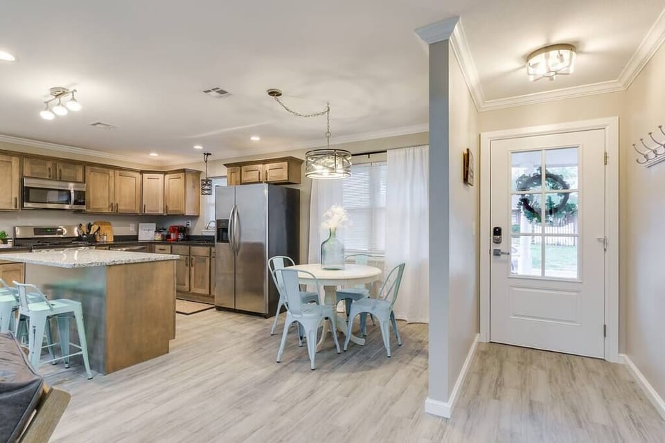 Entryway/Dining