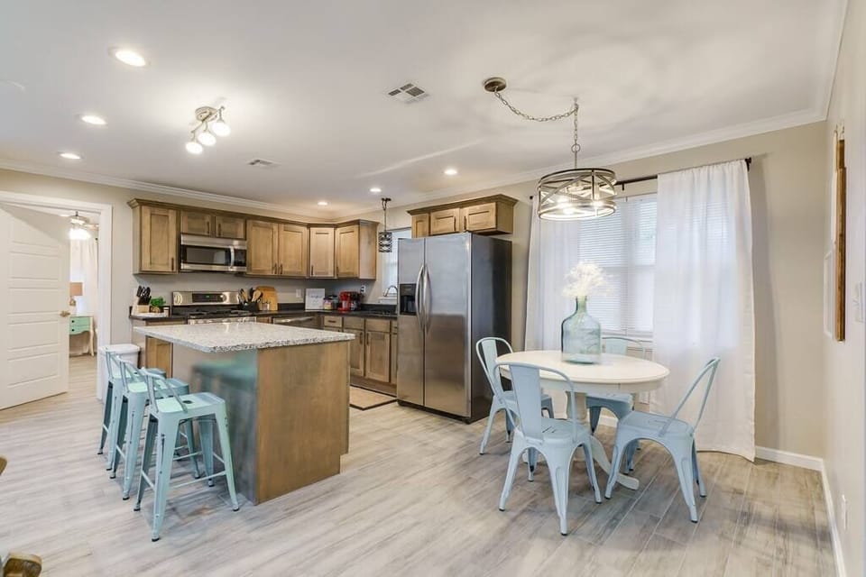 Dining/Kitchen
