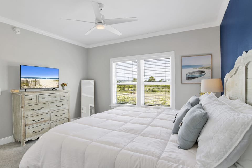 First floor has a King bed with ensuite as well!