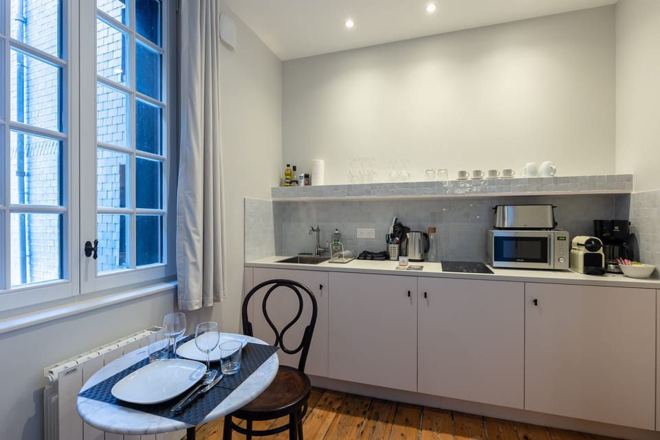 Kitchen equipped and dining area
