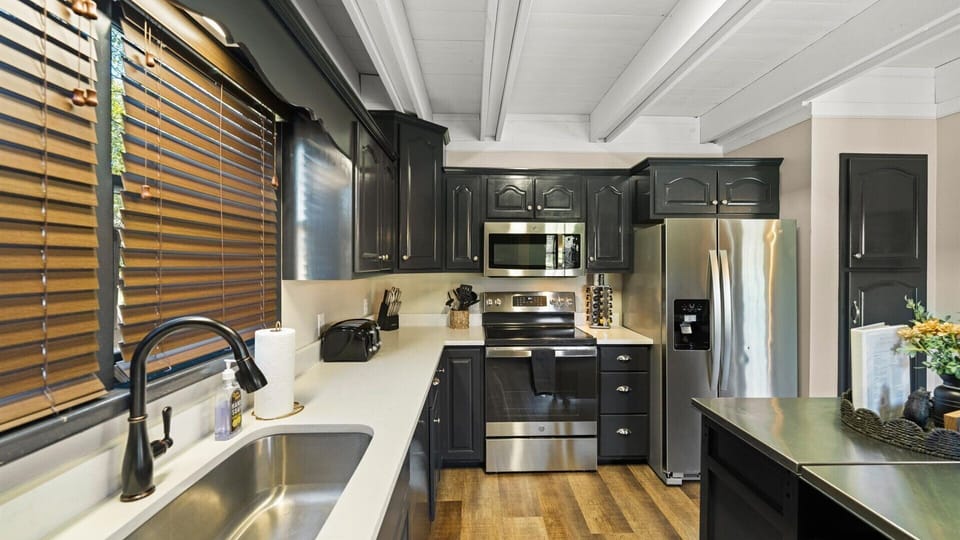 Fully equipped kitchen.
