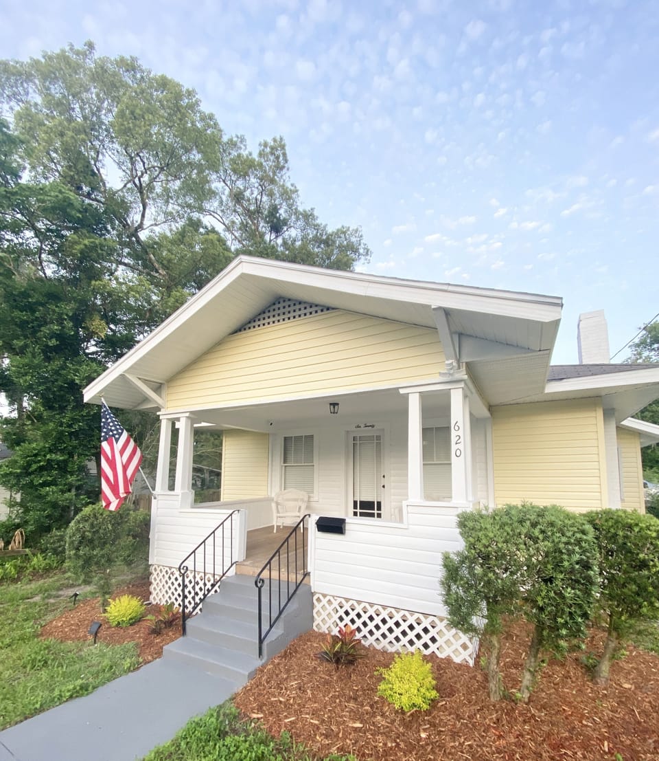 The Crowned Cottage..peaceful and welcoming!
