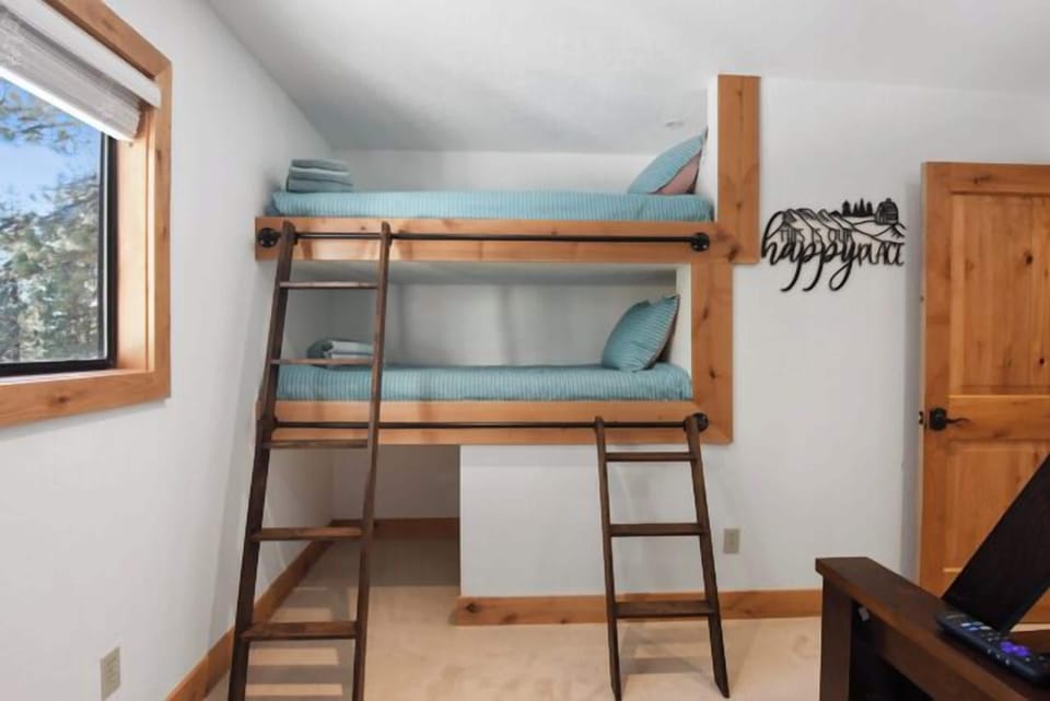 Bunk Room - 3 Twins & 1 Full