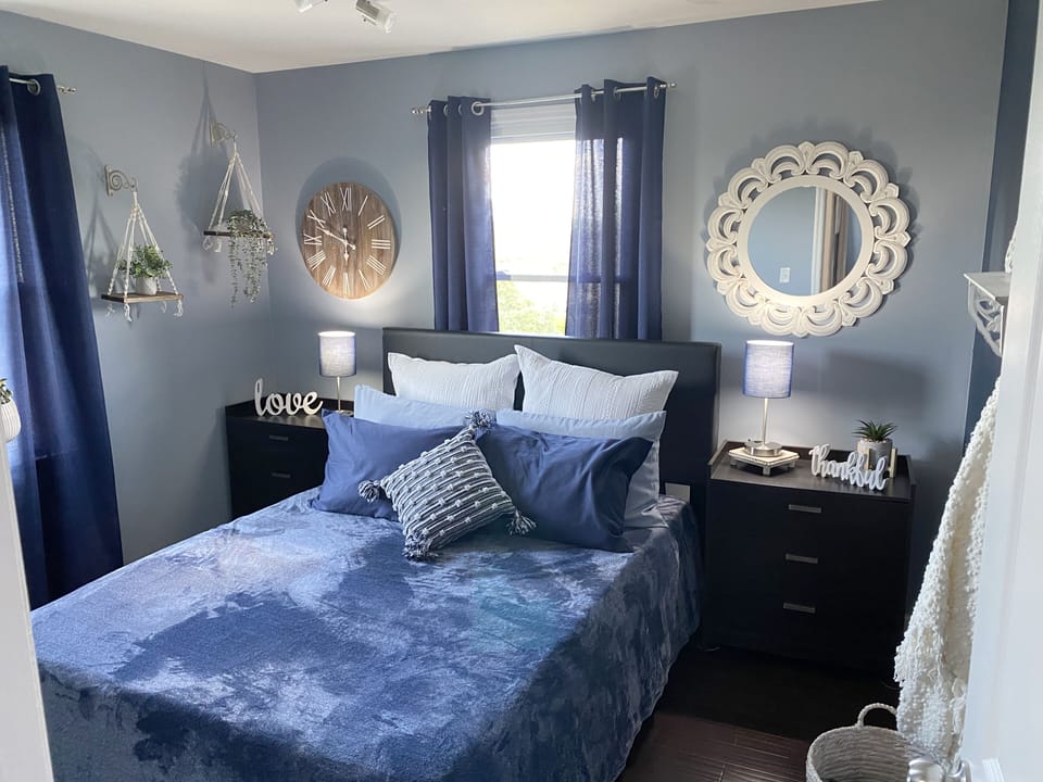 2nd Bedroom with Queen Bed. 32 inch TV, small desk, nice closet