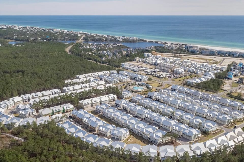 Prominence Community - Proximity to the beach