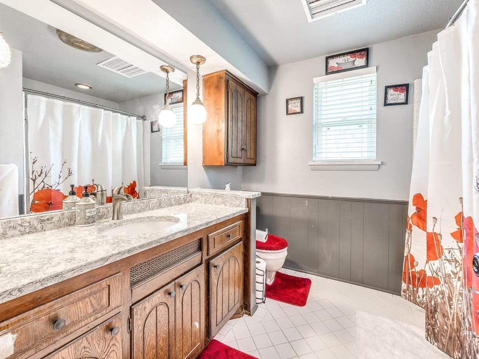 Upstairs bathroom