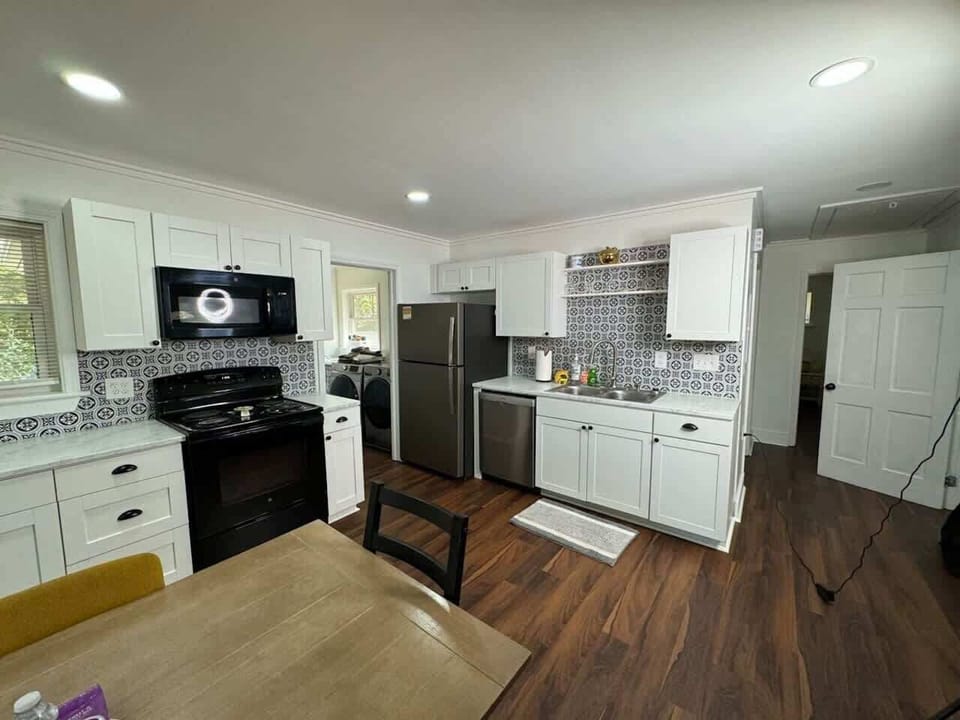 Fully equipped kitchen with everything you need to cook.