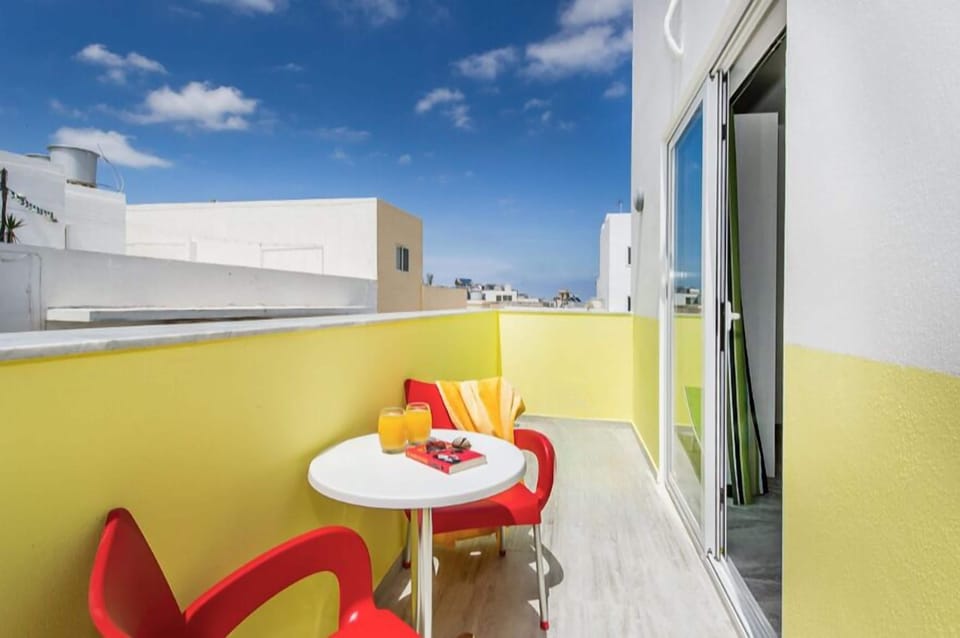 Balcony (No view)